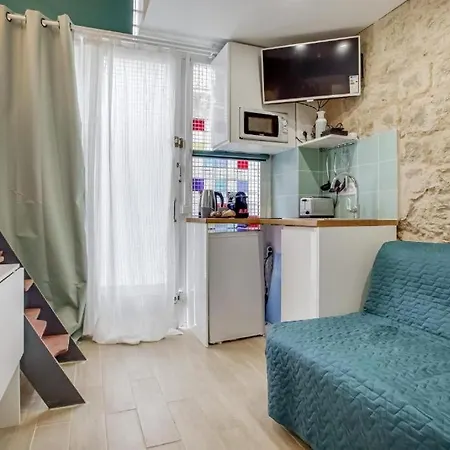 Tiny Boutique In 11 Apartment