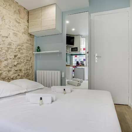 Tiny Boutique In 11 *